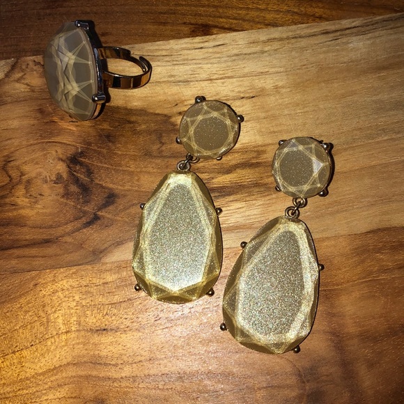 Gold Matching Ring & Earrings - Picture 1 of 5